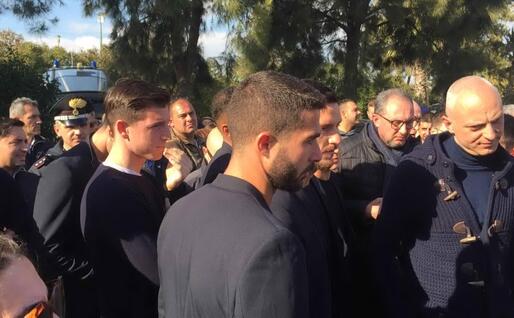L'incontro tra giocatori e pastori (foto L'Unione Sarda)