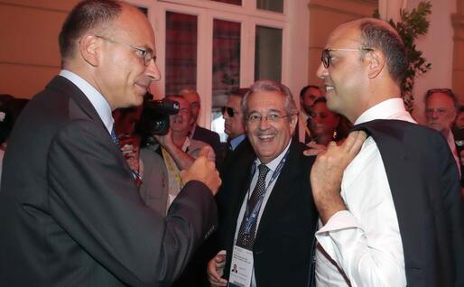 Con Enrico Letta, del cui governo è vicepremier e ministro dell'Interno (Ansa)