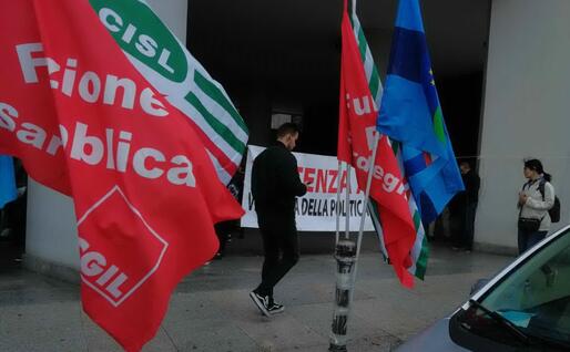 Il recente sciopero ad oltranza con presidio fisso al Consiglio regionale (foto Farris)