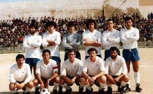 Una formazione del Sorso del 1980 (foto concessa dall'associazione Vecchie Glorie Sorso)