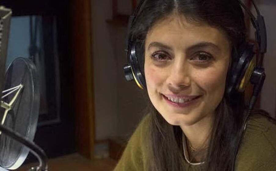 alessandra mastronardi durante la lettura dell audiolibro (foto concessa emons)