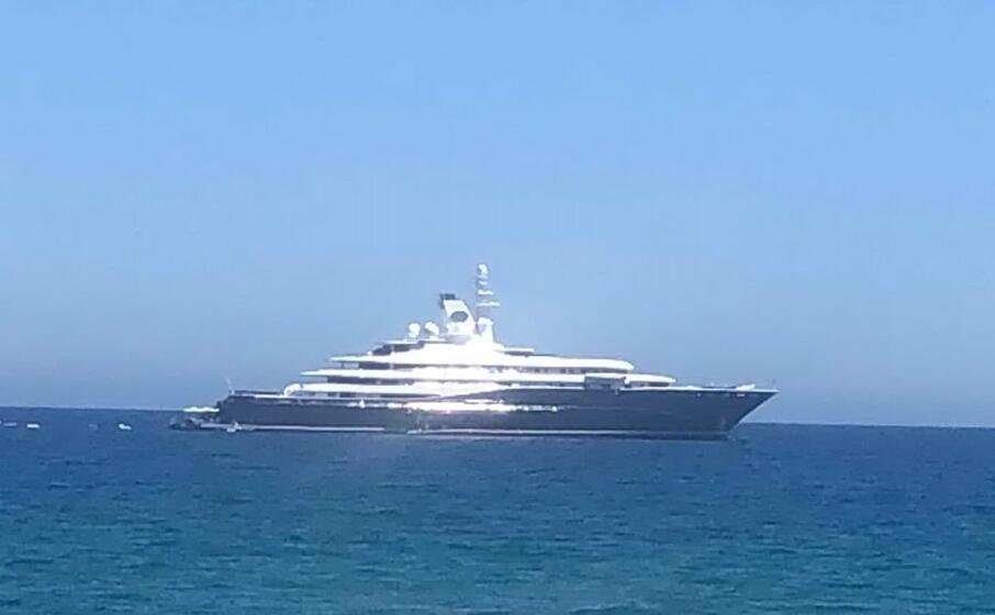 first lady qatar yacht sardegna