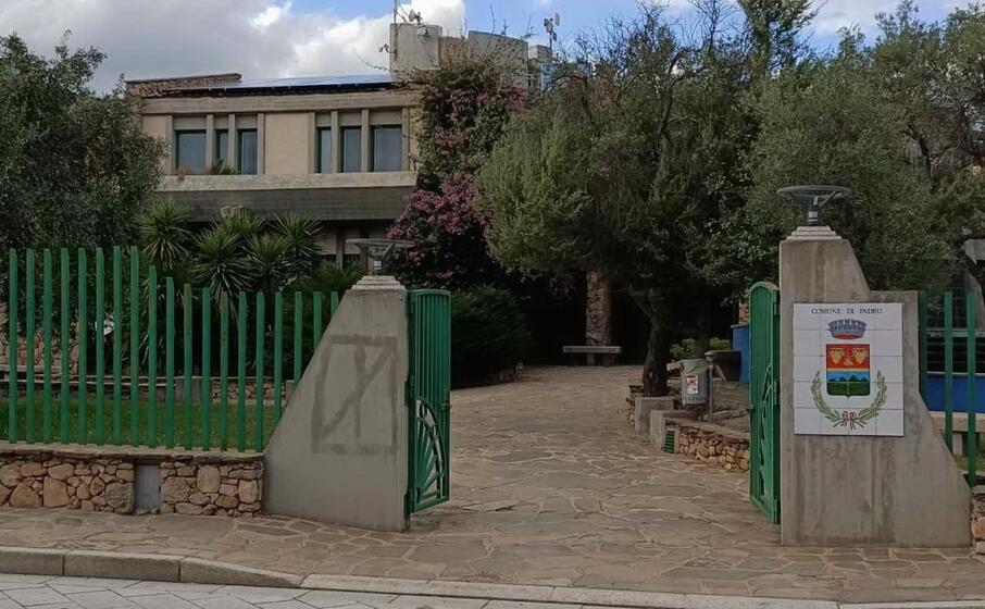 il municipio di padru (foto s lecca)