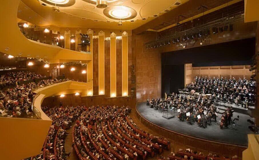 il teatro lirico di cagliari (archivio l unione sarda)