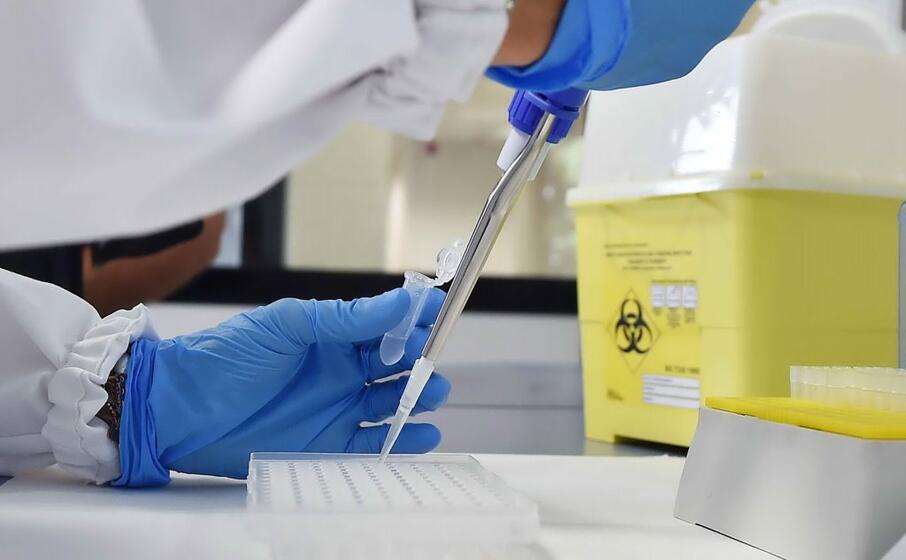 un laboratorio (archivio l unione sarda)