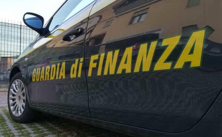 guardia di finanza (foto ansa)