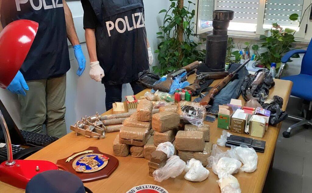 Versteckt Waffen Sprengstoff Und 10 Kilo Drogen Quartu Ein Rentner Festgenommen L Unione Sarda It
