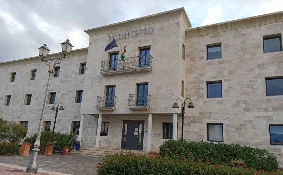 il municipio di san teodoro (foto lecca)