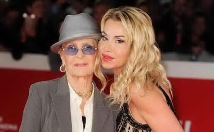valeria marini e la madre (archivio l unione sarda)