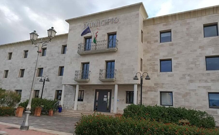 il municipio di san teodoro (foto lecca)