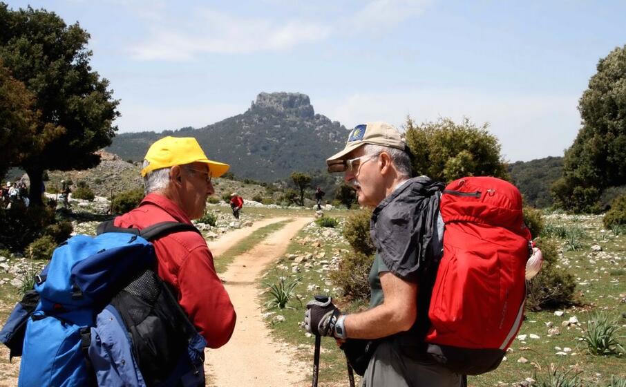 monte novo sullo sfondo del sentiero (foto vito fiori)