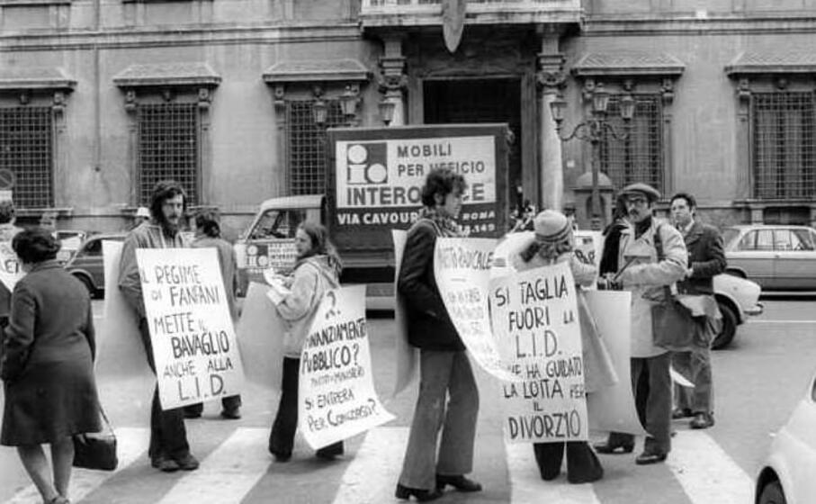 manifestazione per il divorzio (foto ansa)