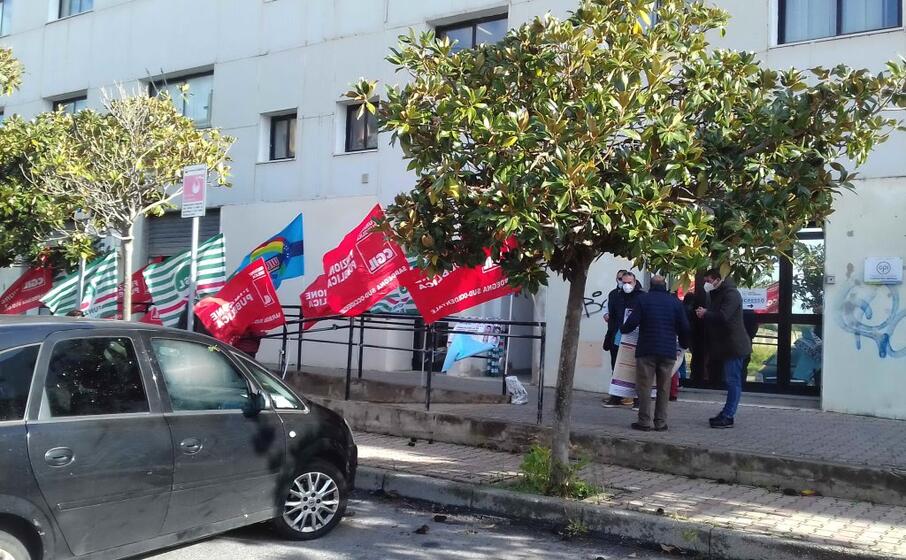 il sit in (foto scano)
