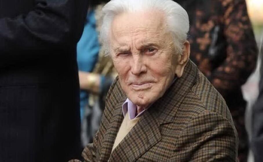 il 5 febbraio 2020 hollywood d l addio a kirk douglas l attore muore a 103 anni