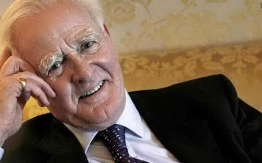la letteratura mondiale piange un grande autore di spy stories john le carr muore il 12 dicembre in cornovaglia all et di 89 anni tra i suoi romanzi pi celebri la spia che venne dal freddo