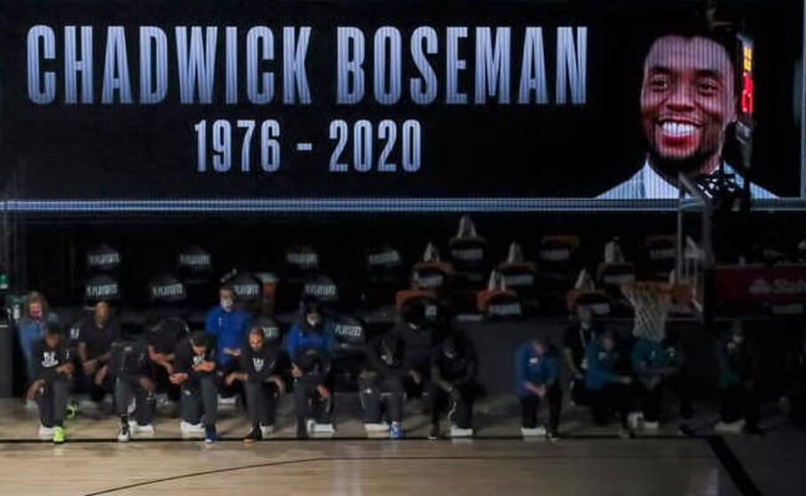 muore stroncato dal cancro l attore 43enne chadwick boseman celebre interprete di black panther il suo ultimo tweet lanciato dalla famiglia per annunciarne la scomparsa quello con pi like della storia