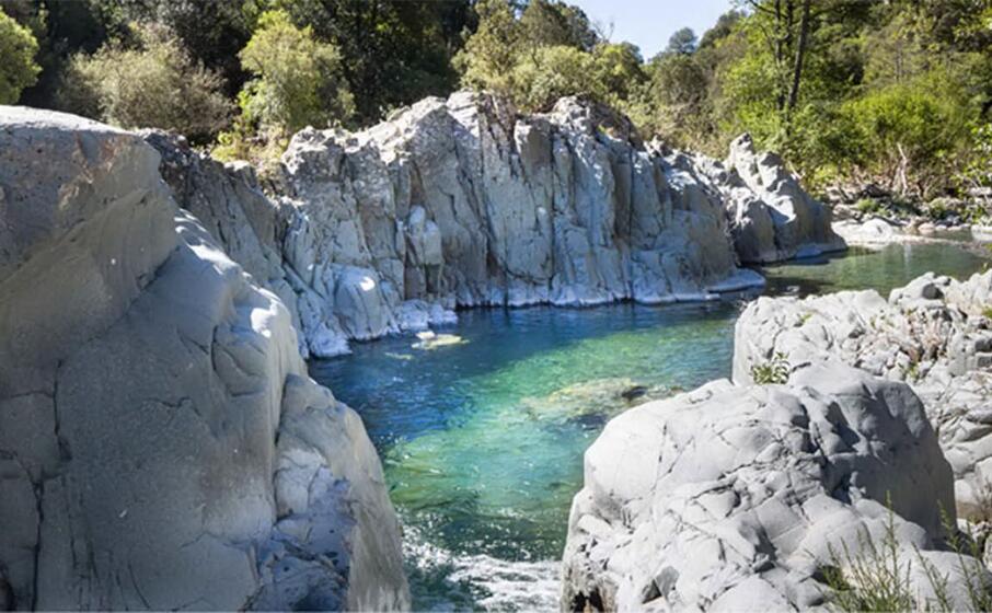 una delle straordinarie piscine naturali tra ussassai e gairo (l unione sarda)