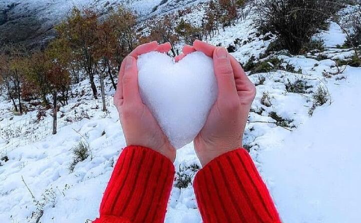 auguri dal bruncu spina innevato (foto instagram fransisfrans)