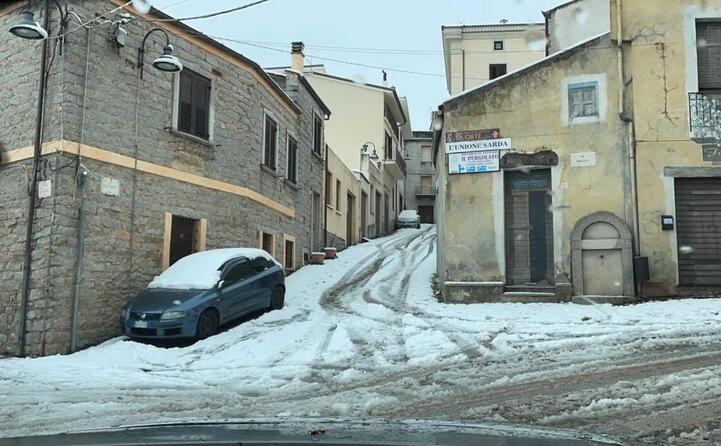 i fiocchi sono scesi a fonni e a desulo