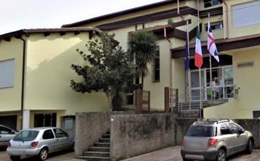il municipio di mogorella (foto sanna)