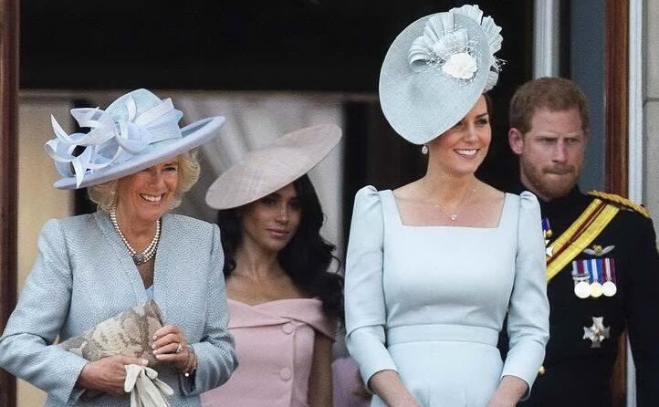 accanto a camilla