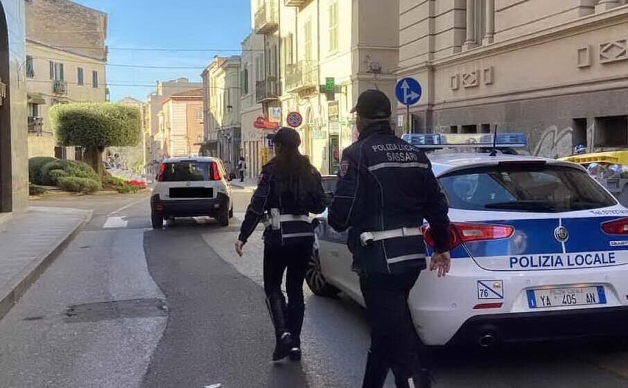 agenti della polizia locale (archivio l unione sarda)