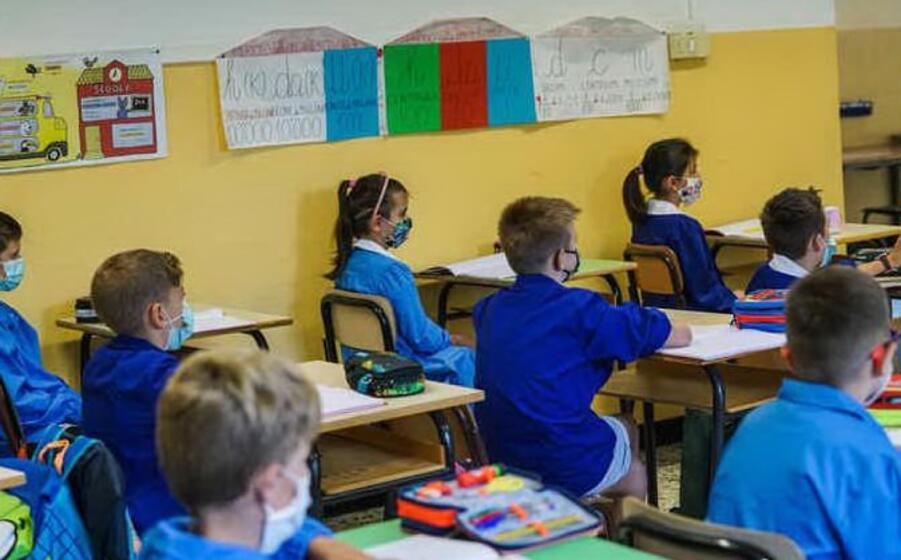 mascherine a scuola (foto ansa)