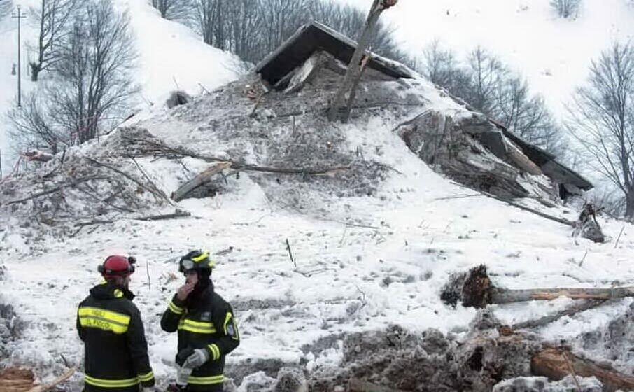l hotel rigopiano distrutto dopo la tragedia (archivio l unione sarda)