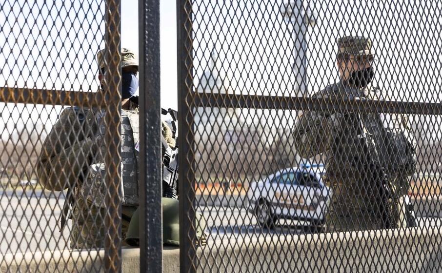 barriere e militari a washingtont (ansa)