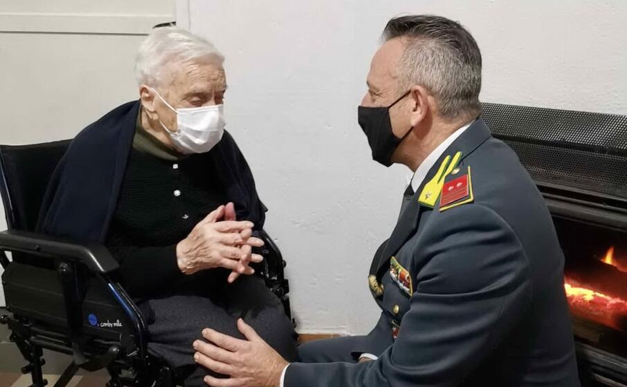 modesta cinus con il comandante leonardo di blasi (foto agus)