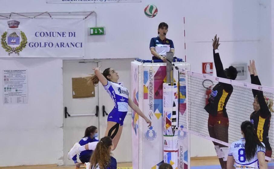 un immagine della gara d andata tra hermaea olbia e roma volley (foto luigi canu)