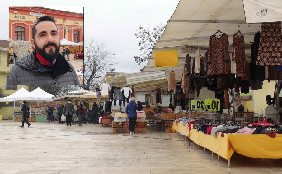il mercato in piazza a serdiana (foto loi)