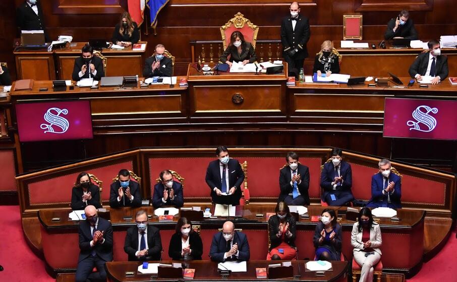 i banchi del governo in senato (ansa)