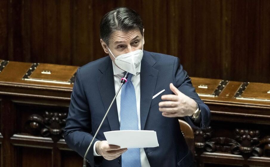 il premier giuseppe conte (ansa)