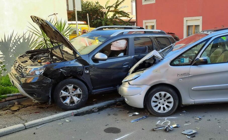le auto coinvolte nell incidente (foto sanna)
