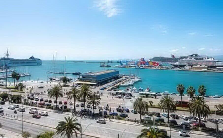 il porto di cagliari (archivio l unione sarda)