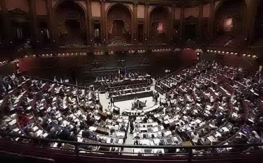 l aula della camera dei deputati (archivio l unione sarda)