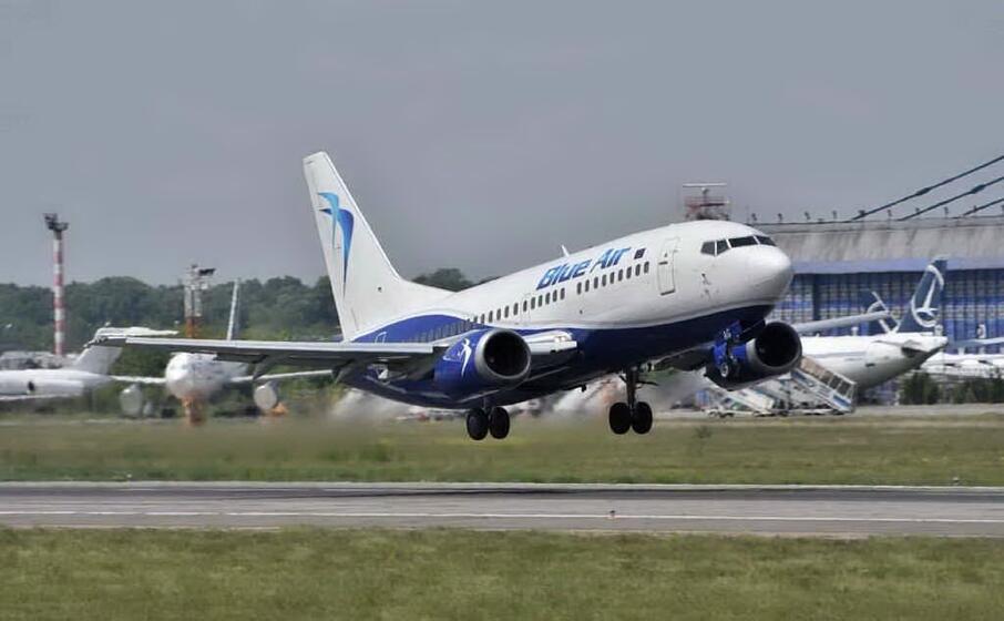 un aereo blue air (archivio l unione sarda)