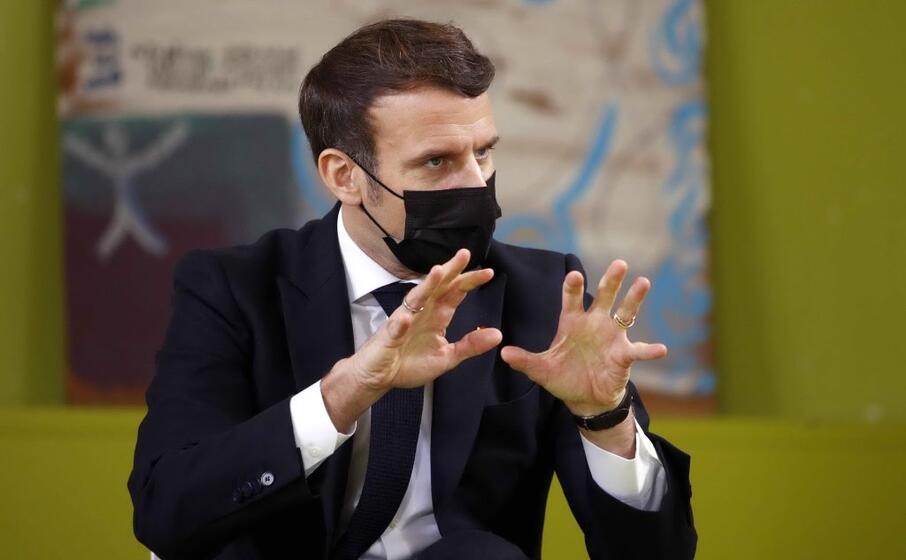 il presidente francese macron (foto ansa epa)