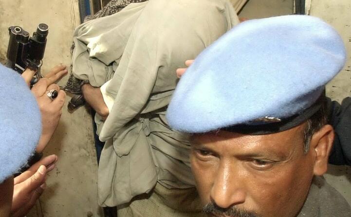 uno dei sospettati per il sequestro preso in carico dalla polizia (tutte le foto sono archivio l unione sarda)