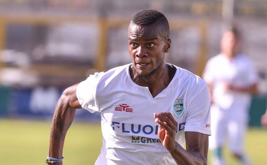 king udoh autore del momentaneo vantaggio dell olbia a pontedera (foto olbia calcio)