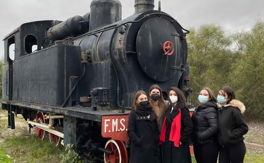 gli studenti dell istituto angioy (foto scano)