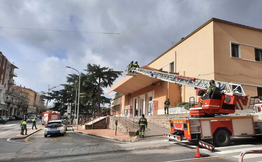 i vigili del fuoco nella stazione di nuoro (foto ledda)