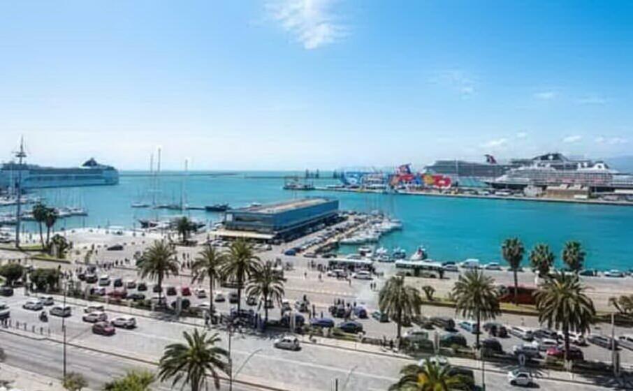 il porto di cagliari (archivio l unione sarda)