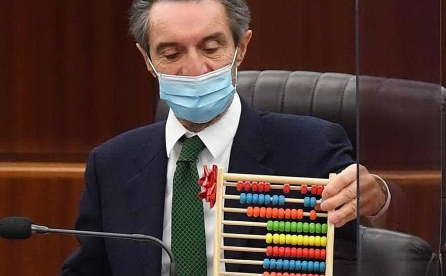 il pallottoliere donato a fontana (dal profilo fb di pietro bussolati)
