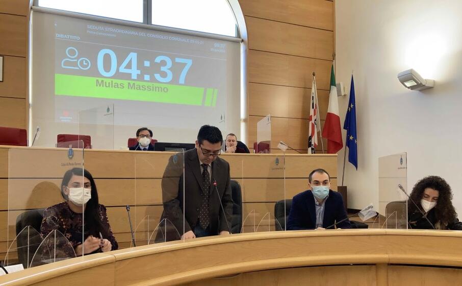 il sindaco in aula (foto m pala)