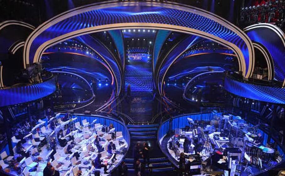 il palco dell ariston alla scorsa edizione di sanremo (foto ansa)
