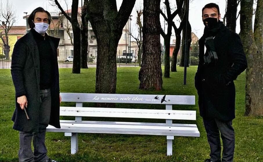 la panchina per non dimenticare la shoah (foto serreli)