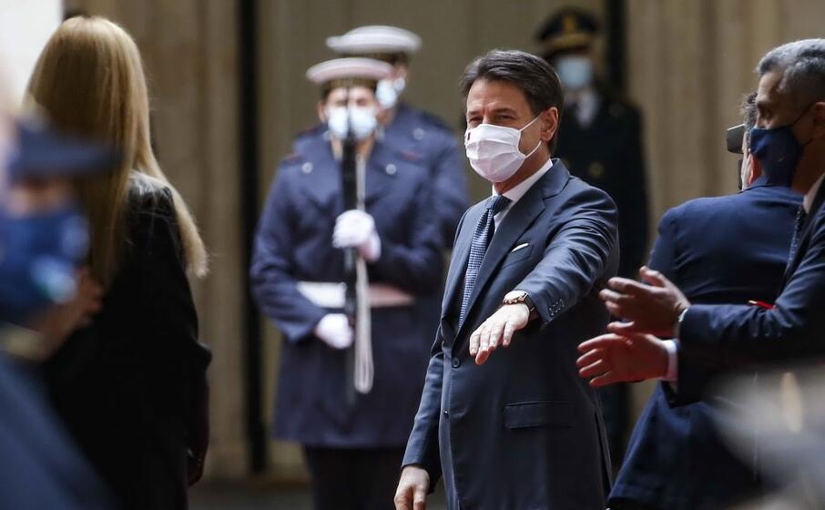 conte ha lasciato palazzo chigi tra gli applausi