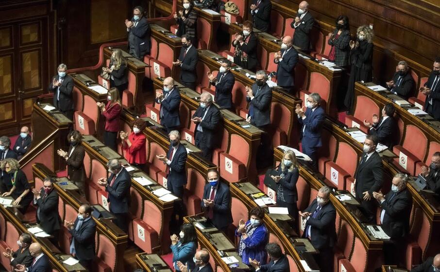il saluto dei senatori